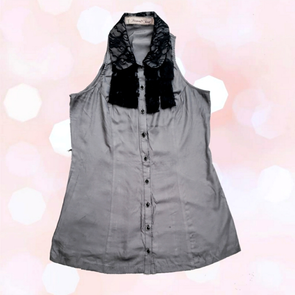 *SOLD* Forever 21 Twist Ruffle collar button up Blouse